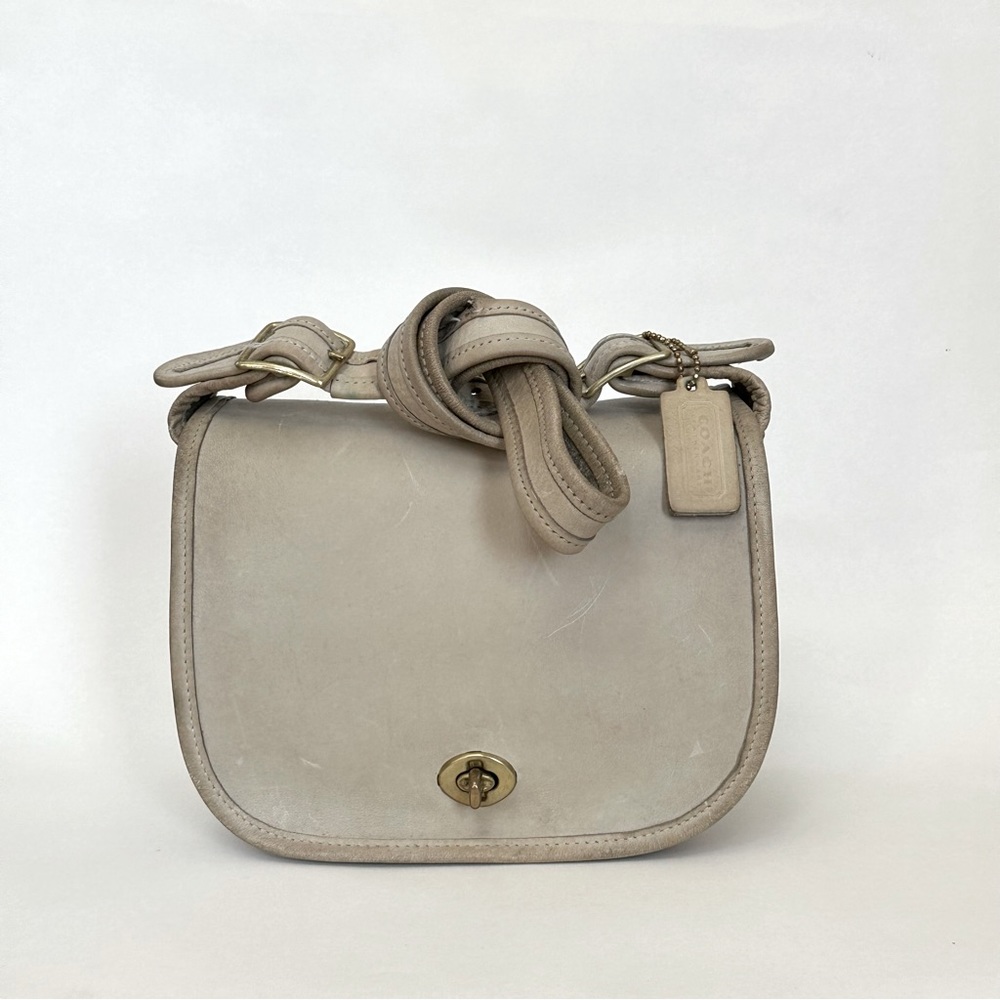 1970s VINTAGE COACH “Classic Shoulder Bag” in BONE
